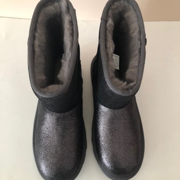 UGG Classic II Short Water Resistant Metallic Glitter boots. Size: 8 - Picture 2 of 11